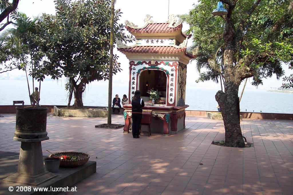 Ho Tay temple (Hanoi)