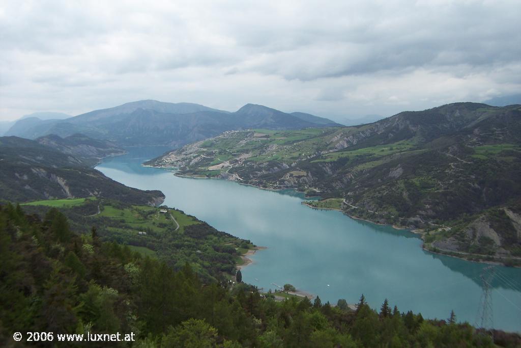 Lac de Serre-Poncon (Hautes-Alpes)