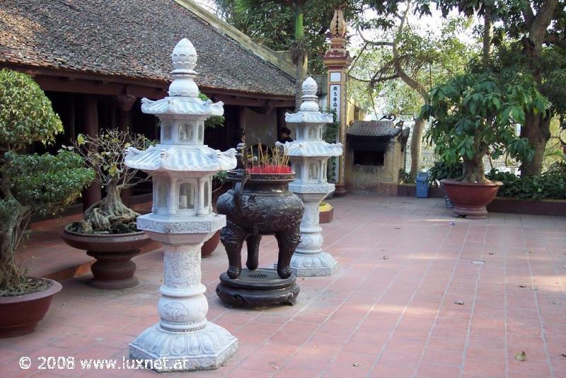 Tran Quoc Pagoda (Hanoi)