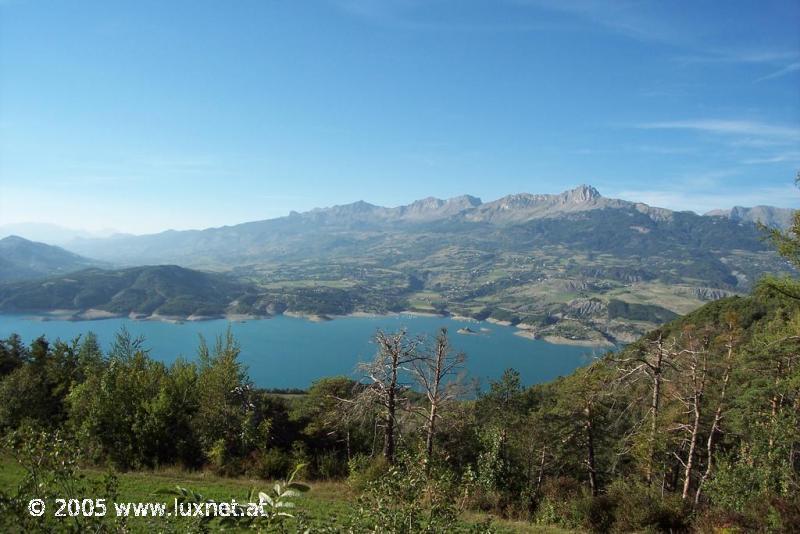 Lac de Serre-Poncon (Hautes-Alpes)