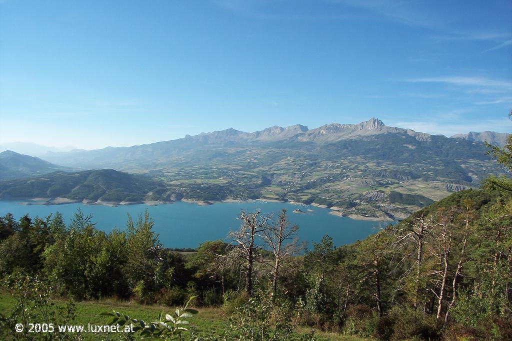 Lac de Serre-Poncon (Hautes-Alpes)