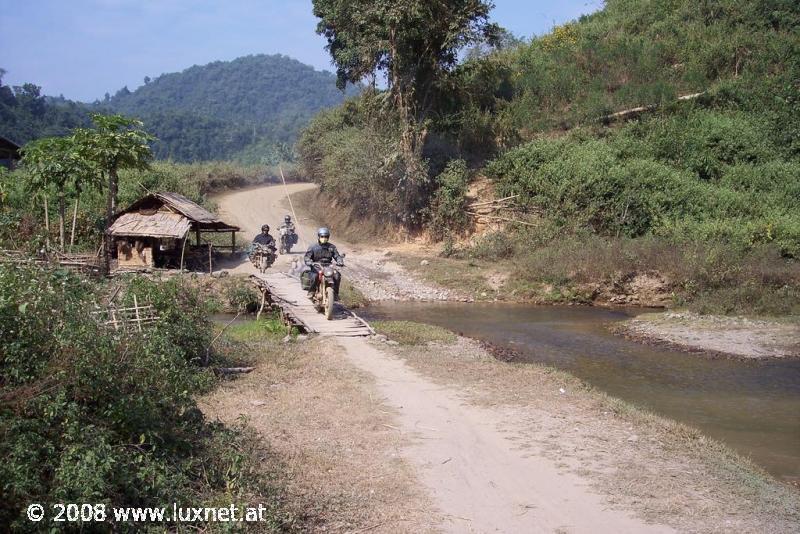 Main road from Shop Huon to Muang Khoua