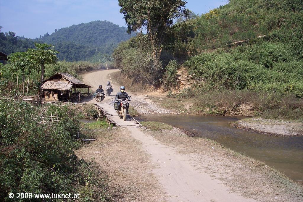 Main road from Shop Huon to Muang Khoua