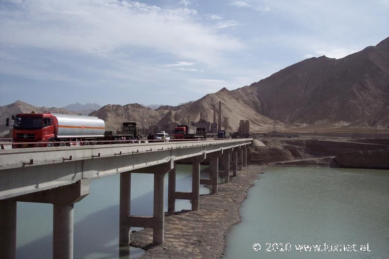 Between Golmud and Kunlun Pass (Qinghai)