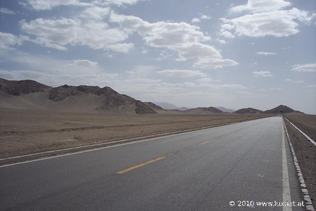 Between Nomahung and Golmud (Qinghai)