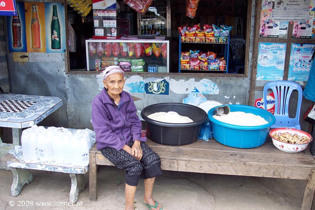 Phou Khoun street scene