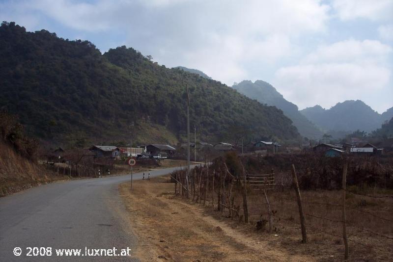 Between Muang Kham and Nam Kanh