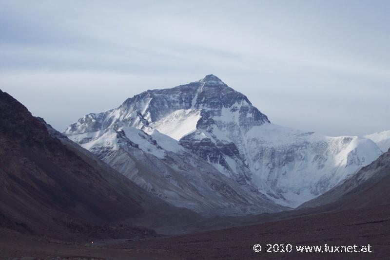 Mt. Everest/Qomolangma, 8844m (Tsang)