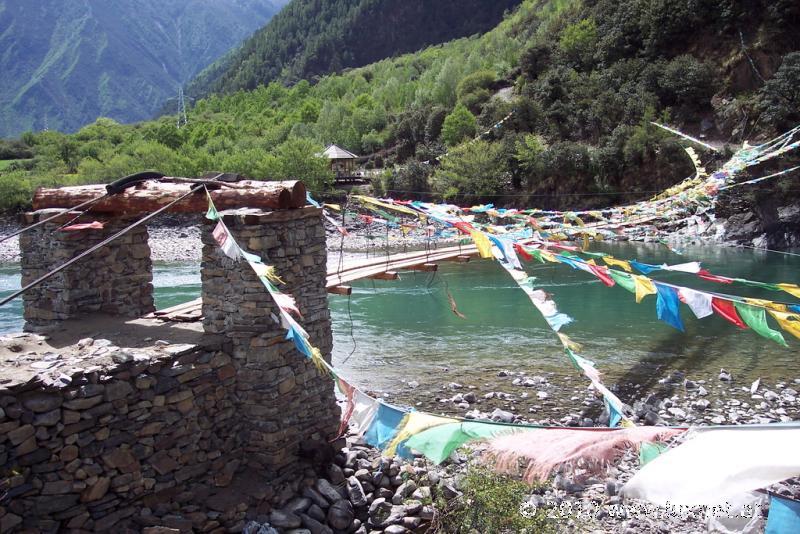 Along the Tibet-Sichuan Highway