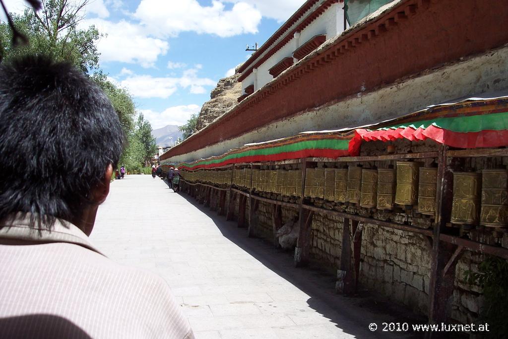 Kora around the Potala (Lhasa)