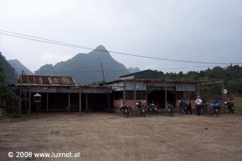 Ho-Chi-Minh highway roadhouse