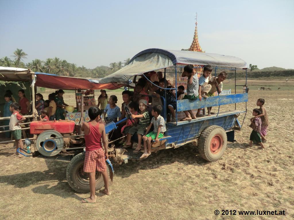 Festival Impression (Mrauk U)