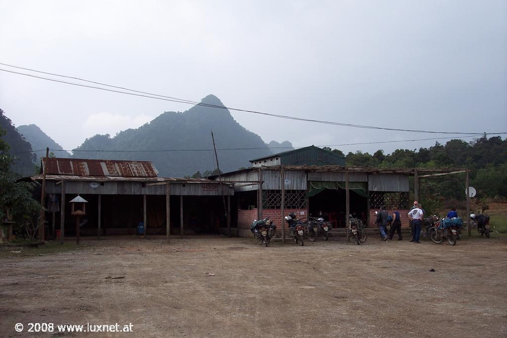 Ho-Chi-Minh highway roadhouse