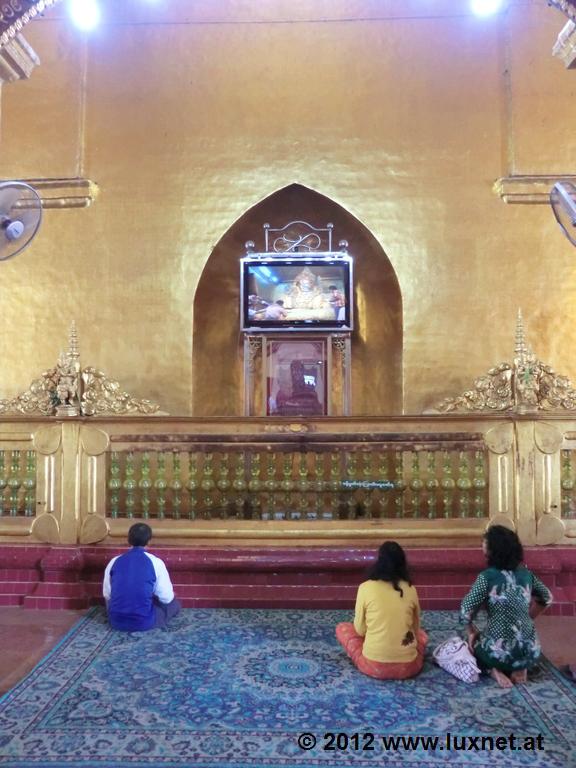 Muhamuni Pagoda (Mandalay)