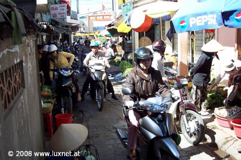 Street scene (Da Lat)