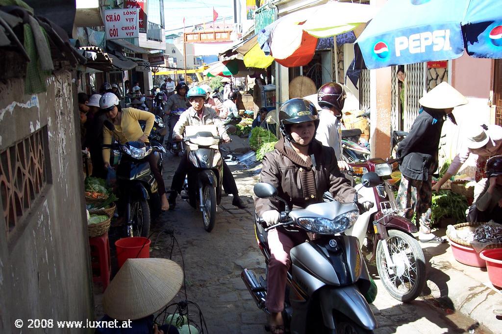 Street scene (Da Lat)