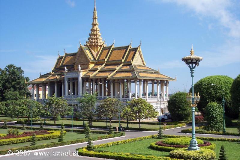 Download this Royal Palace Phnom Penh picture