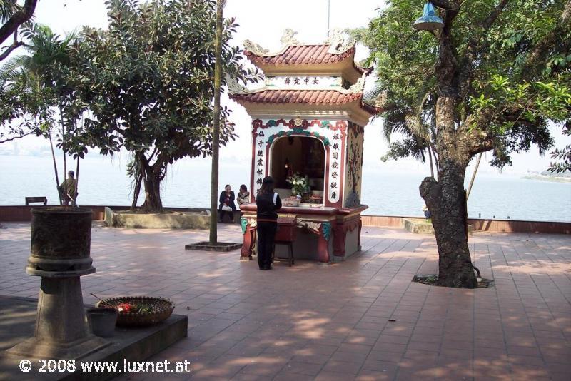 Ho Tay temple (Hanoi)